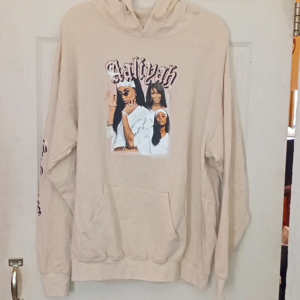 Women s Officially Licensed Aaliyah Graphic Hoodie Gem